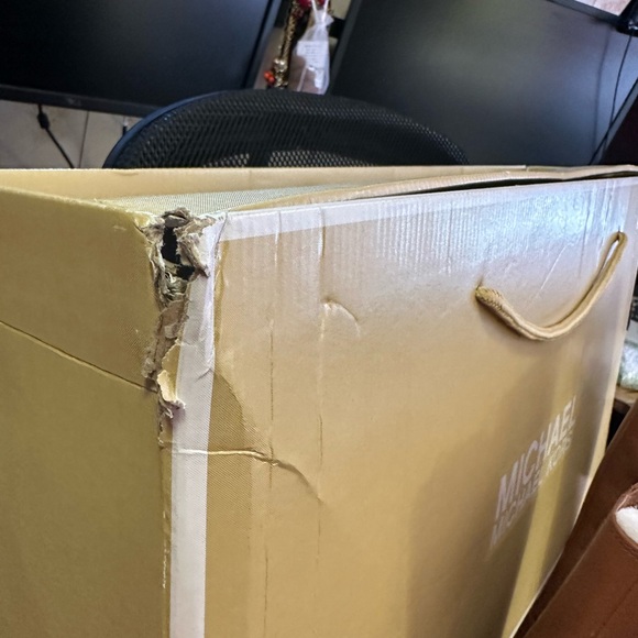 Michael Kors heeled knee high bootsh boots. NIB.box is in bad shape - Picture 4 of 7